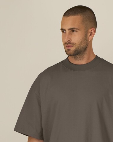 Blaster 2.0 - Das Oversized Unisex-T-Shirt mit Stehkragen - Mocha - L bedrucken, Art.-Nr. STTU959C1351L Blaster 2.0 - Das Oversized Unisex-T-Shirt mit Stehkragen - Mocha - L bedrucken, Art.-Nr. STTU959C1351L