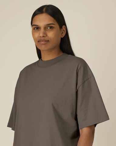 Blaster 2.0 - Das Oversized Unisex-T-Shirt mit Stehkragen - Mocha - XXL bedrucken, Art.-Nr. STTU959C1352X