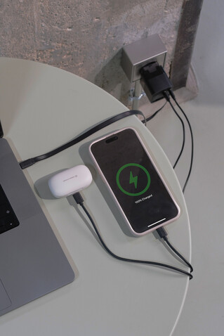 Urban Vitamin Mendocino 65W GaN-Charger mit einziehb. Kabel schwarz bedrucken, Art.-Nr. P301.2701 Urban Vitamin Mendocino 65W GaN-Charger mit einziehb. Kabel schwarz bedrucken, Art.-Nr. P301.2701