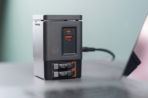 Urban Vitamin Sacramento 105W GaN Charger mit einz. Kabeln grau, schwarz bedrucken, Art.-Nr. P309.5402 Urban Vitamin Sacramento 105W GaN Charger mit einz. Kabeln grau, schwarz bedrucken, Art.-Nr. P309.5402