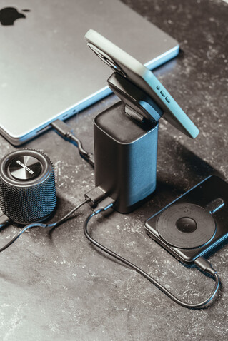 Urban Vitamin Sunnyvale 100W 15.000mAh magnetische Powerbank grau bedrucken, Art.-Nr. P322.7702