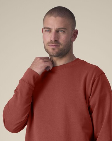 Changer 2.0 - Das Iconic Rundhals-Unisex-Sweatshirt - Earthy Red - S bedrucken, Art.-Nr. STSU178C1501S