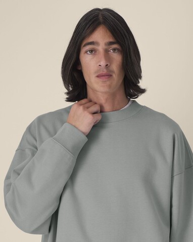 Ryler - Das Boxy Rundhals-Unisex-Sweatshirt aus recycelter Baumwolle - Misty Grey - XS bedrucken, Art.-Nr. STSU255C138XS