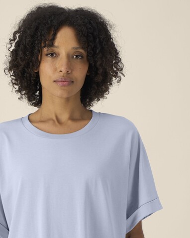 Stella Collider - Das Oversized Damen-T-Shirt mit gekrempelten Ärmeln - Serene Blue - XS bedrucken, Art.-Nr. STTW089C057XS