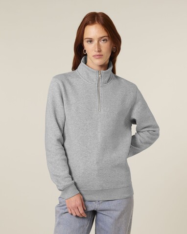 Trucker 2.0 - Das Unisex-Sweatshirt mit kurzem Reißverschluss - Heather Grey - XL bedrucken, Art.-Nr. STSU204C2501X Trucker 2.0 - Das Unisex-Sweatshirt mit kurzem Reißverschluss - Heather Grey - XL bedrucken, Art.-Nr. STSU204C2501X