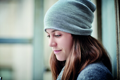 Beanie mit Umschlag RPET - Weiß/schwarz bedrucken, Art.-Nr. MO9965-33 Beanie mit Umschlag RPET - Weiß/schwarz bedrucken, Art.-Nr. MO9965-33