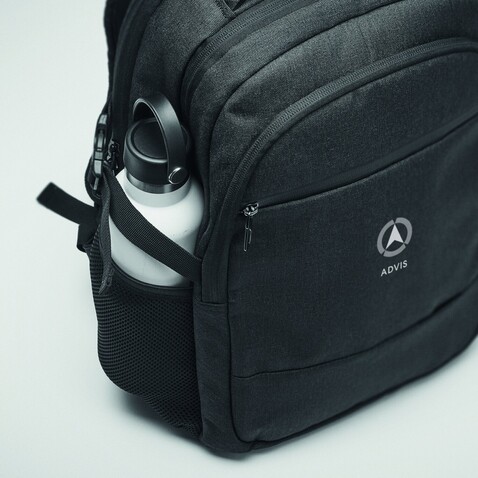 Laptop-Rucksack 600D RPET - Schwarz bedrucken, Art.-Nr. MO2047-03