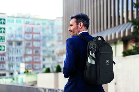 Laptop-Rucksack 600D RPET - Schwarz bedrucken, Art.-Nr. MO2047-03