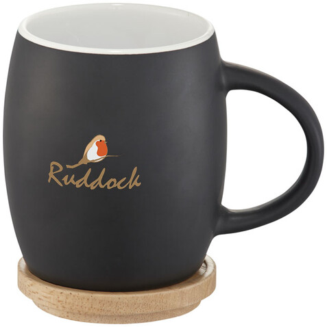 Hearth 400 ml Keramiktasse mit Holz Untersetzer, schwarz, weiss bedrucken, Art.-Nr. 10046600