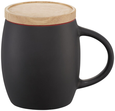 Hearth 400 ml Keramiktasse mit Holz Untersetzer, schwarz, rot bedrucken, Art.-Nr. 10046602 Hearth 400 ml Keramiktasse mit Holz Untersetzer, schwarz, rot bedrucken, Art.-Nr. 10046602