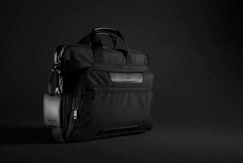 Swiss Peak AWARE™ RPET Voyager 15.6" Laptop-Tasche schwarz bedrucken, Art.-Nr. P732.101 Swiss Peak AWARE™ RPET Voyager 15.6" Laptop-Tasche schwarz bedrucken, Art.-Nr. P732.101