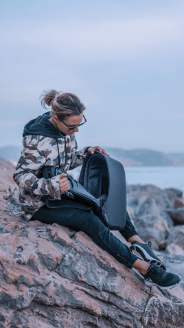 Bobby Hero Regular Anti-Diebstahl-Rucksack anthrazit, grau bedrucken, Art.-Nr. P705.291 Bobby Hero Regular Anti-Diebstahl-Rucksack anthrazit, grau bedrucken, Art.-Nr. P705.291