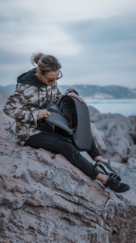 Bobby Hero Regular Anti-Diebstahl-Rucksack anthrazit, grau bedrucken, Art.-Nr. P705.291 Bobby Hero Regular Anti-Diebstahl-Rucksack anthrazit, grau bedrucken, Art.-Nr. P705.291