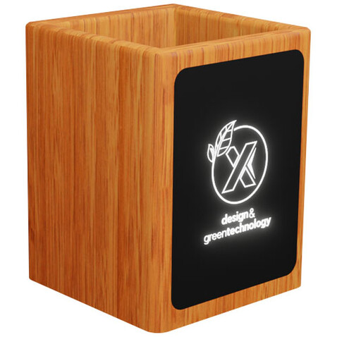 SCX.design O12 Stifthalter aus Holz mit doppeltem USB-Ausgang und Leuchtlogo, holz bedrucken, Art.-Nr. 1PX07771 SCX.design O12 Stifthalter aus Holz mit doppeltem USB-Ausgang und Leuchtlogo, holz bedrucken, Art.-Nr. 1PX07771