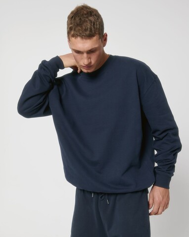 Ledger Dry - Das Boxy Rundhals-Unisex-Sweatshirt mit trockenem Griff - French Navy - 3XL bedrucken, Art.-Nr. STSU798C7273X Ledger Dry - Das Boxy Rundhals-Unisex-Sweatshirt mit trockenem Griff - French Navy - 3XL bedrucken, Art.-Nr. STSU798C7273X
