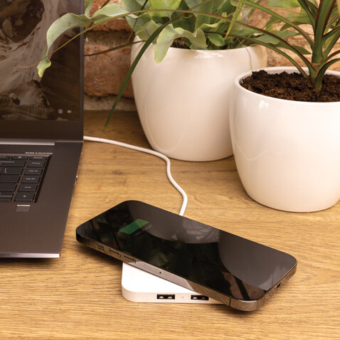 10W Wireless Charger aus RSC recycl. Kunststoff mit Dual-USB weiß bedrucken, Art.-Nr. P308.463 10W Wireless Charger aus RSC recycl. Kunststoff mit Dual-USB weiß bedrucken, Art.-Nr. P308.463