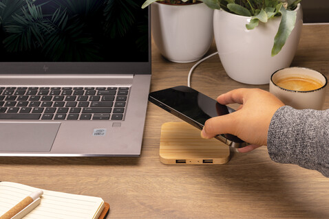 10W Wireless-Charger mit USB aus Bambus braun bedrucken, Art.-Nr. P308.379 10W Wireless-Charger mit USB aus Bambus braun bedrucken, Art.-Nr. P308.379