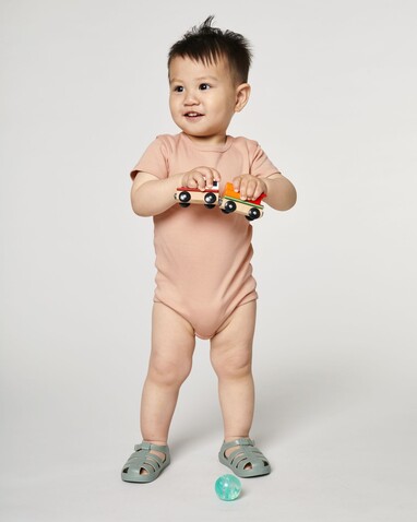 Baby Body - Der kurzärmelige Baby-Body - Fraiche Peche - 12-18 m/80-86cm bedrucken, Art.-Nr. STUB103C101B3 Baby Body - Der kurzärmelige Baby-Body - Fraiche Peche - 12-18 m/80-86cm bedrucken, Art.-Nr. STUB103C101B3