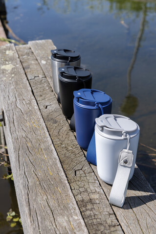 Cuppa Vakuumbecher aus RCS-Stahl mit Umhängeband blau bedrucken, Art.-Nr. P435.025 Cuppa Vakuumbecher aus RCS-Stahl mit Umhängeband blau bedrucken, Art.-Nr. P435.025