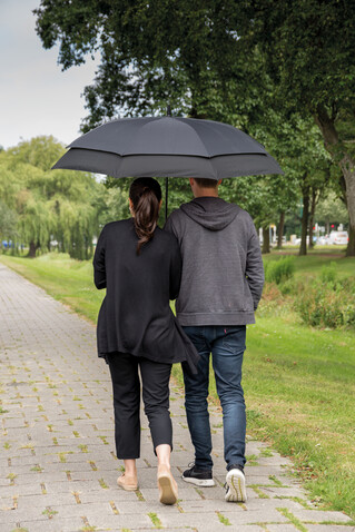 Swiss Peak AWARE™ 23" bis 27" erweiterbarer Regenschirm schwarz bedrucken, Art.-Nr. P850.451 Swiss Peak AWARE™ 23" bis 27" erweiterbarer Regenschirm schwarz bedrucken, Art.-Nr. P850.451