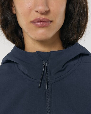 Stella Discoverer - Die Damen-Softshelljacke mit Kapuze - French Navy - S bedrucken, Art.-Nr. STJW159C7271S Stella Discoverer - Die Damen-Softshelljacke mit Kapuze - French Navy - S bedrucken, Art.-Nr. STJW159C7271S