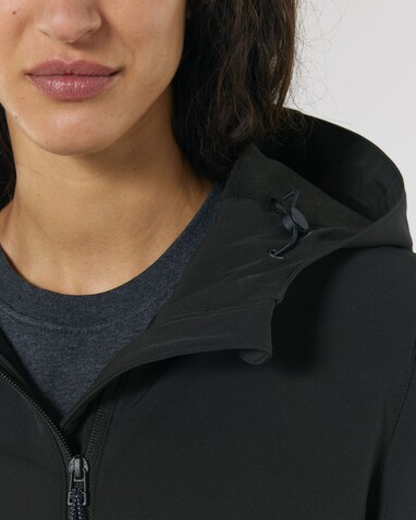Stella Discoverer - Die Damen-Softshelljacke mit Kapuze - Black - M bedrucken, Art.-Nr. STJW159C0021M
